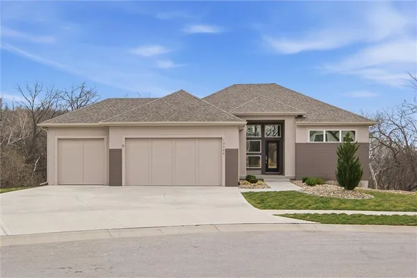 $749,900 | 13426 Terrace Park Drive, Parkville, MO 64152