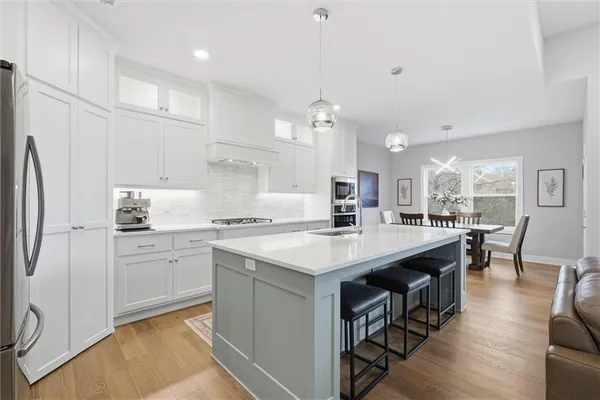 $749,900 | 13426 Terrace Park Drive, Parkville, MO 64152