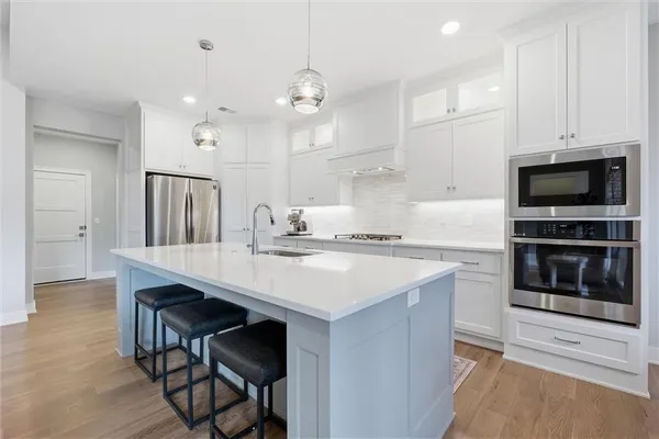 $749,900 | 13426 Terrace Park Drive, Parkville, MO 64152