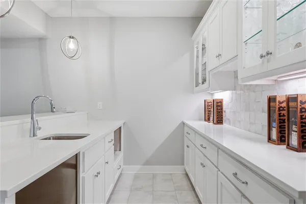 $749,900 | 13426 Terrace Park Drive, Parkville, MO 64152