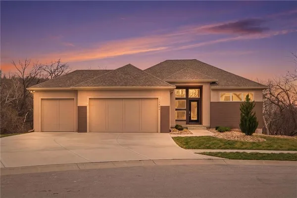 $749,900 | 13426 Terrace Park Drive, Parkville, MO 64152