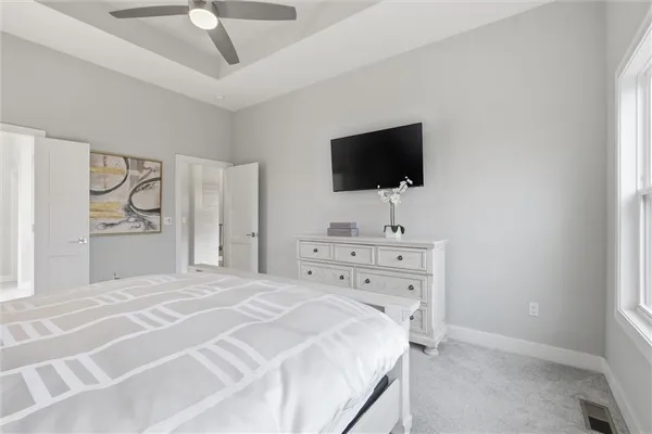 $749,900 | 13426 Terrace Park Drive, Parkville, MO 64152