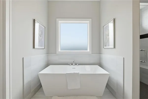 $749,900 | 13426 Terrace Park Drive, Parkville, MO 64152