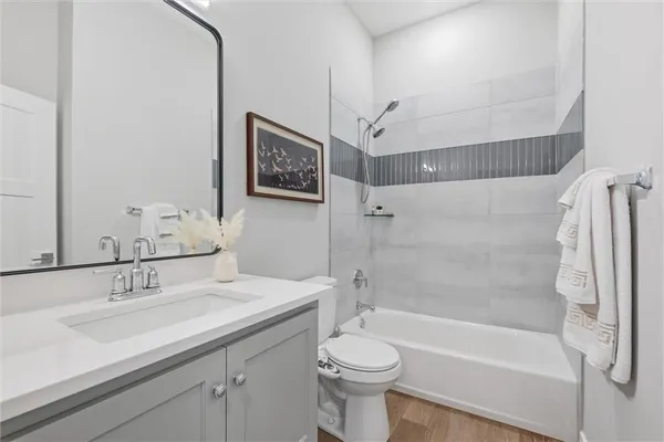 $749,900 | 13426 Terrace Park Drive, Parkville, MO 64152