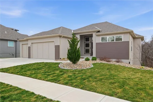$749,900 | 13426 Terrace Park Drive, Parkville, MO 64152