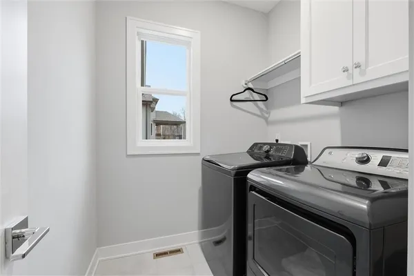 $749,900 | 13426 Terrace Park Drive, Parkville, MO 64152