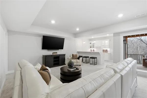 $749,900 | 13426 Terrace Park Drive, Parkville, MO 64152
