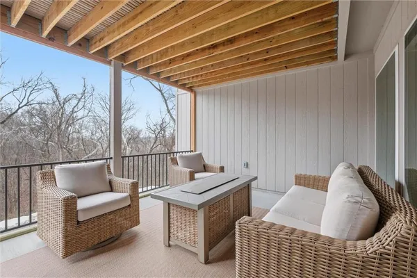 $749,900 | 13426 Terrace Park Drive, Parkville, MO 64152