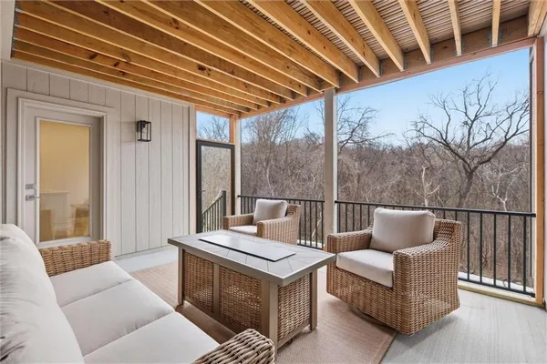 $749,900 | 13426 Terrace Park Drive, Parkville, MO 64152