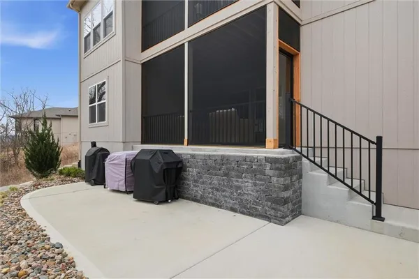 $749,900 | 13426 Terrace Park Drive, Parkville, MO 64152