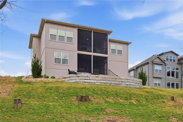 $749,900 | 13426 Terrace Park Drive, Parkville, MO 64152