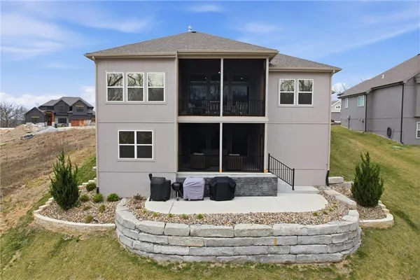 $749,900 | 13426 Terrace Park Drive, Parkville, MO 64152