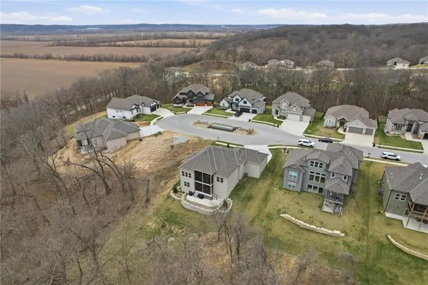 $749,900 | 13426 Terrace Park Drive, Parkville, MO 64152