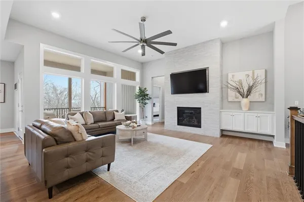 $749,900 | 13426 Terrace Park Drive, Parkville, MO 64152