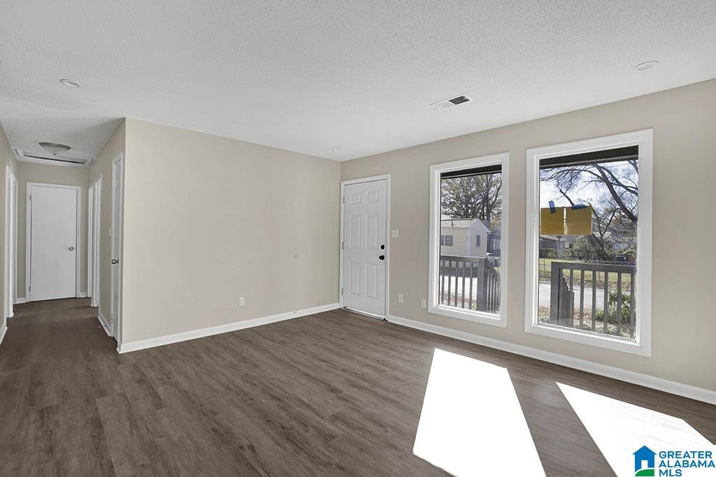 513 22nd Street Southwest Birmingham, AL 35211 - Photo 3 of 13