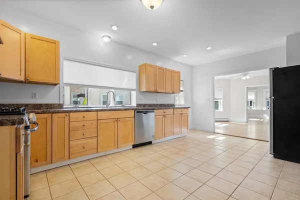 $2,875 | 144 Waverly Road, Unit 1, North Andover, MA 01845