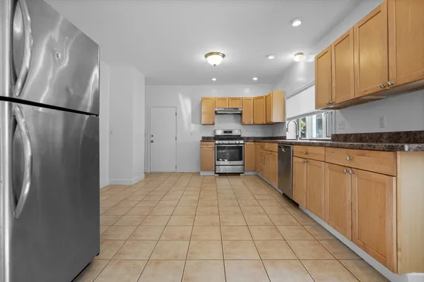 $2,875 | 144 Waverly Road, Unit 1, North Andover, MA 01845