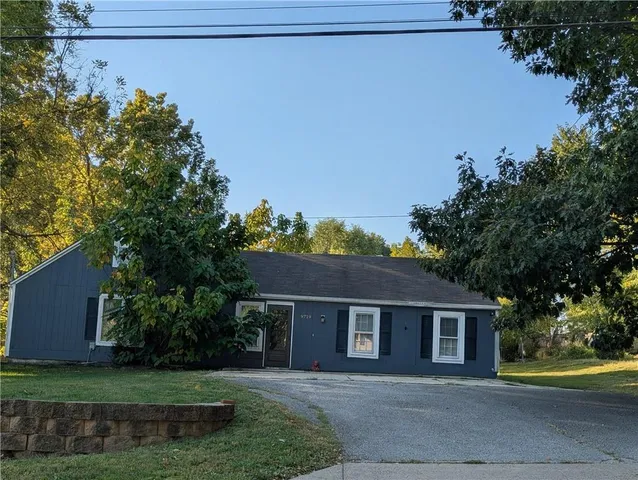 $230,000 | 9719 West 53rd Street, Shawnee, KS 66203