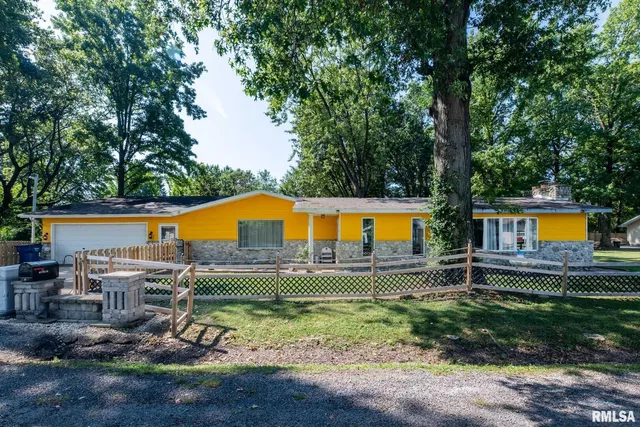 $189,000 | 708 East Candy Cane Lane, West Frankfort, IL 62896