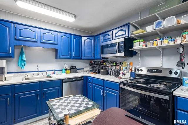 $189,000 | 708 East Candy Cane Lane, West Frankfort, IL 62896