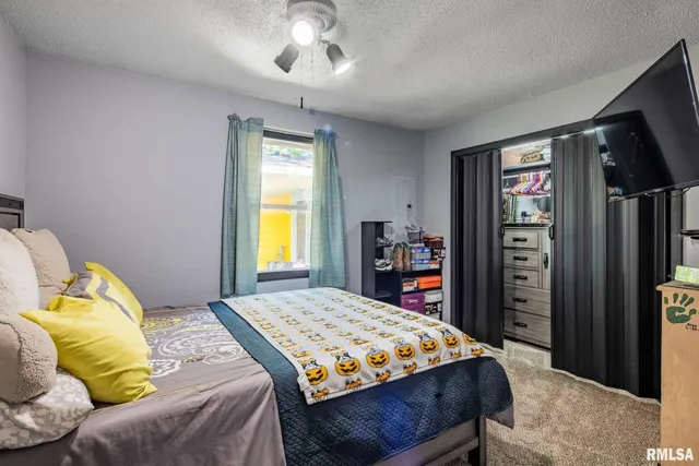 $189,000 | 708 East Candy Cane Lane, West Frankfort, IL 62896