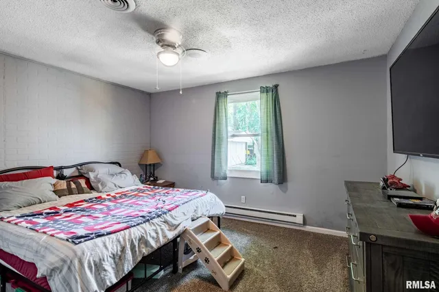 $189,000 | 708 East Candy Cane Lane, West Frankfort, IL 62896