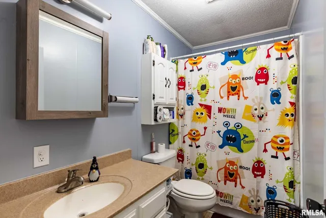 $189,000 | 708 East Candy Cane Lane, West Frankfort, IL 62896