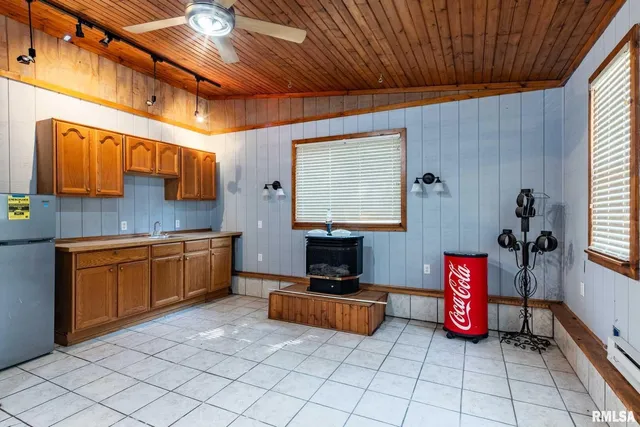 $189,000 | 708 East Candy Cane Lane, West Frankfort, IL 62896