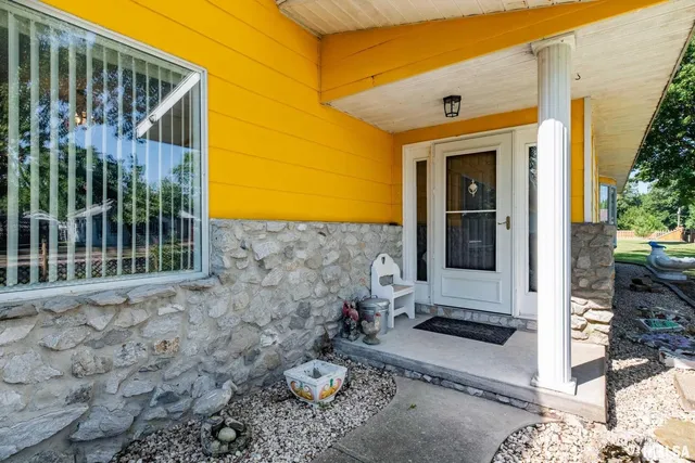 $189,000 | 708 East Candy Cane Lane, West Frankfort, IL 62896