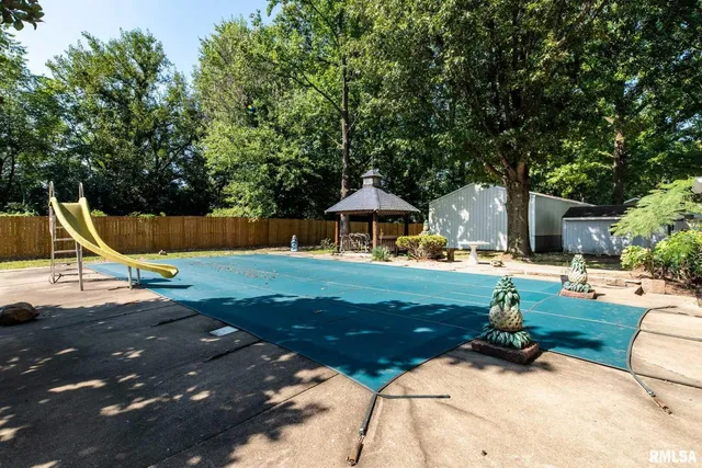 $189,000 | 708 East Candy Cane Lane, West Frankfort, IL 62896