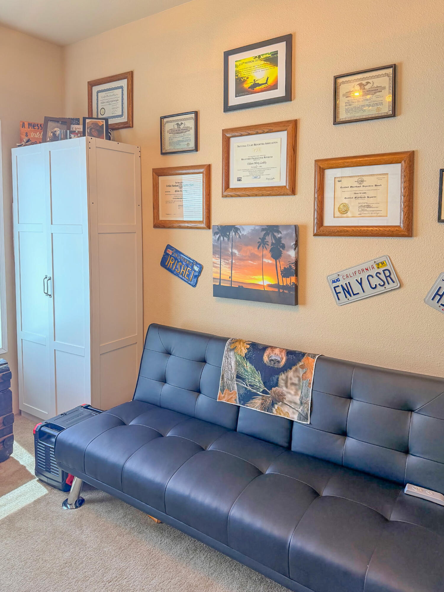 537 Thompson Creek Road, Unit 16 Jacksonville, OR 97530 - Photo 17 of 30 a living room with furniture and wall paintings