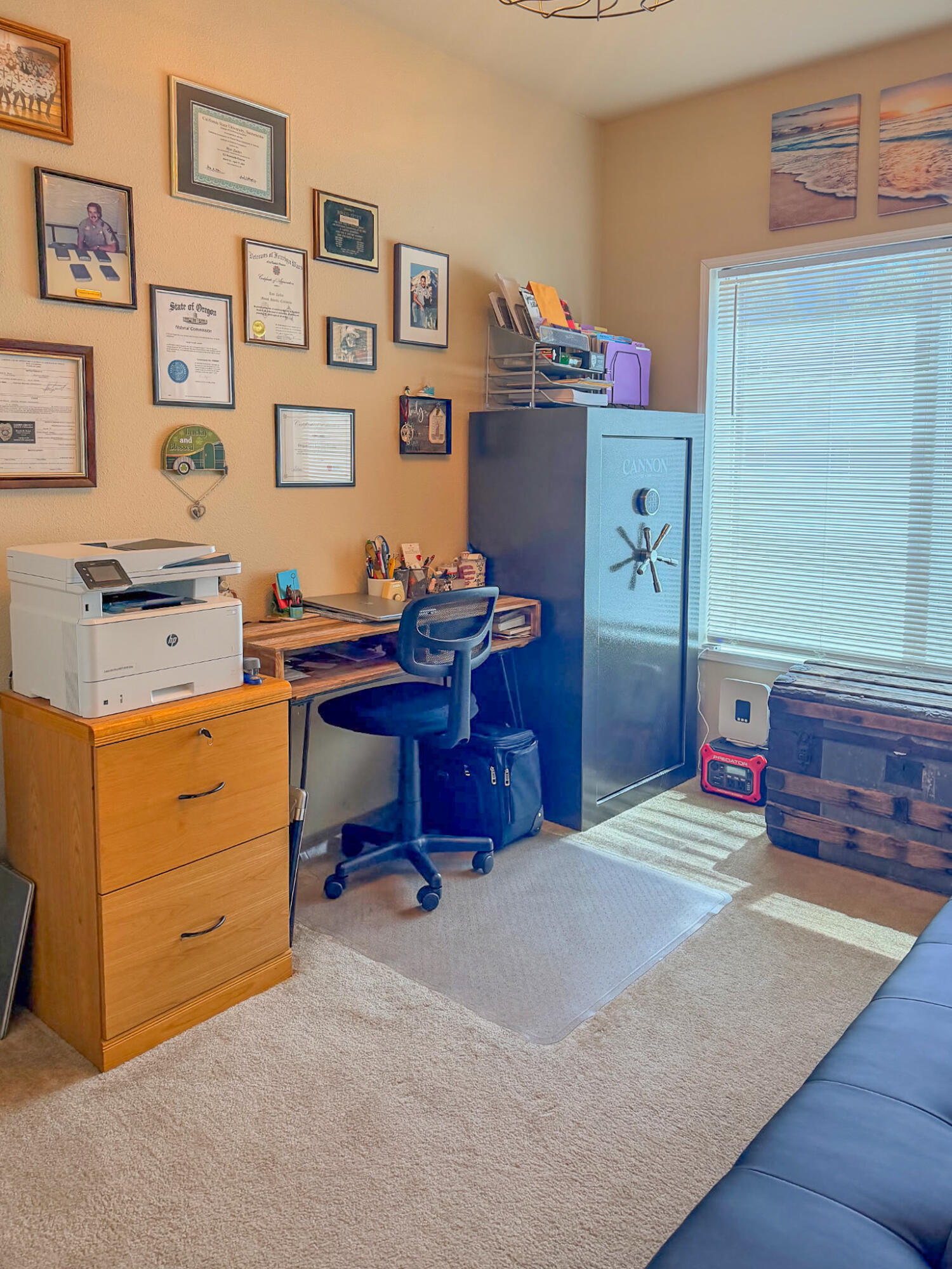 537 Thompson Creek Road, Unit 16 Jacksonville, OR 97530 - Photo 18 of 30 a bedroom with a workspace