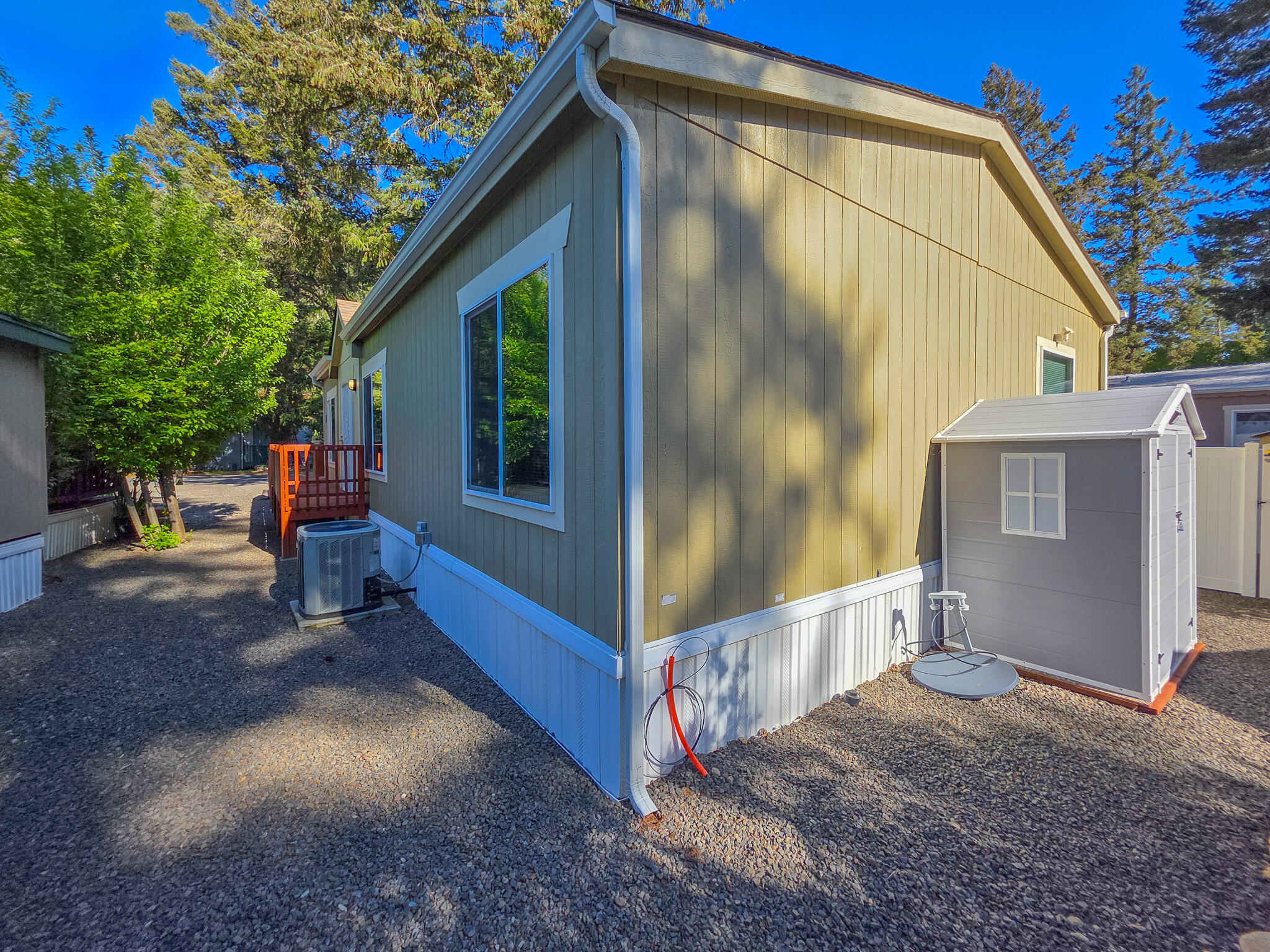 537 Thompson Creek Road, Unit 16 Jacksonville, OR 97530 - Photo 29 of 30 a backyard of a house with seating space