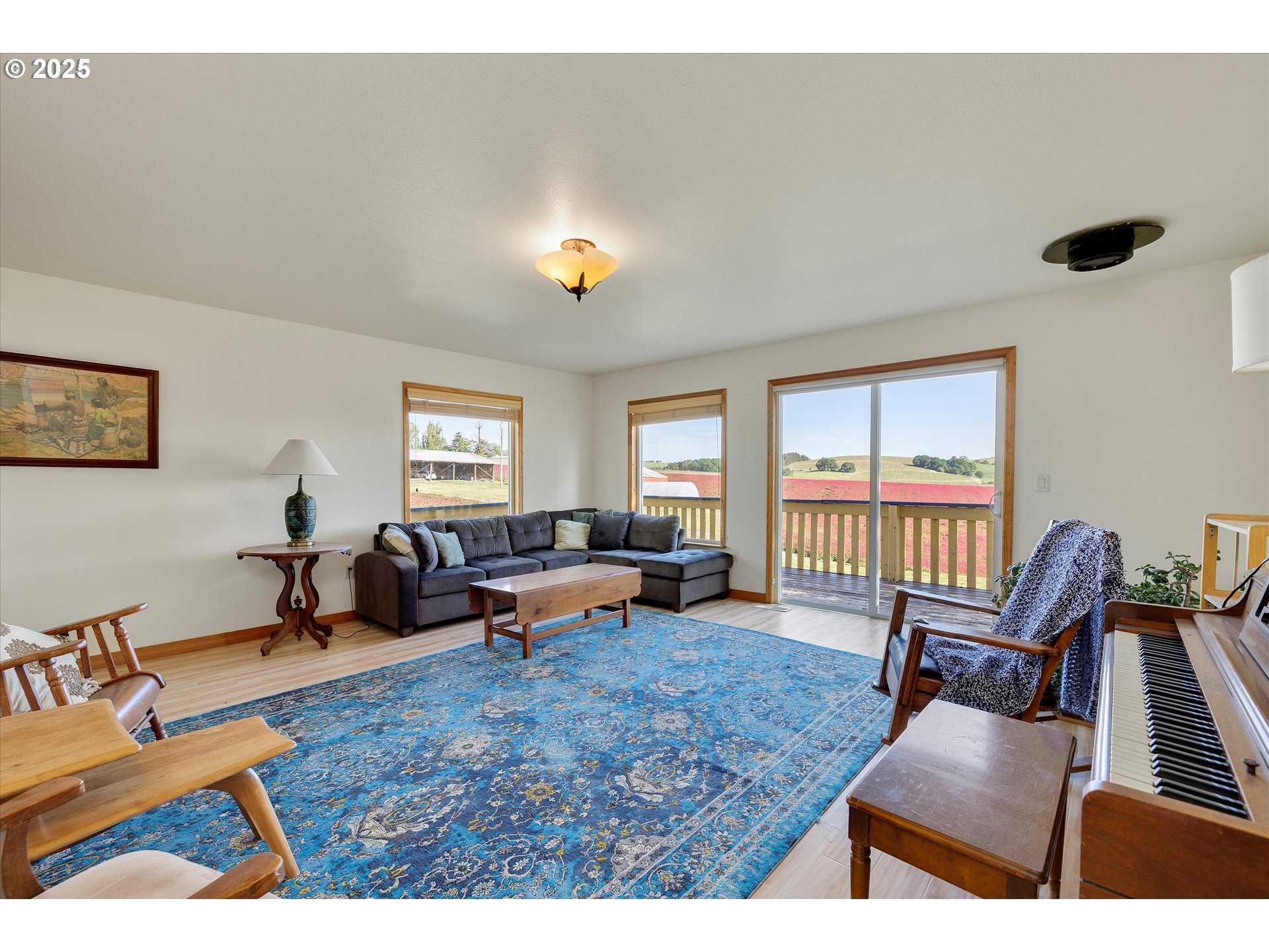 9030 Northwest Pike Road Yamhill, OR 97148 - Photo 17 of 48 Living Room