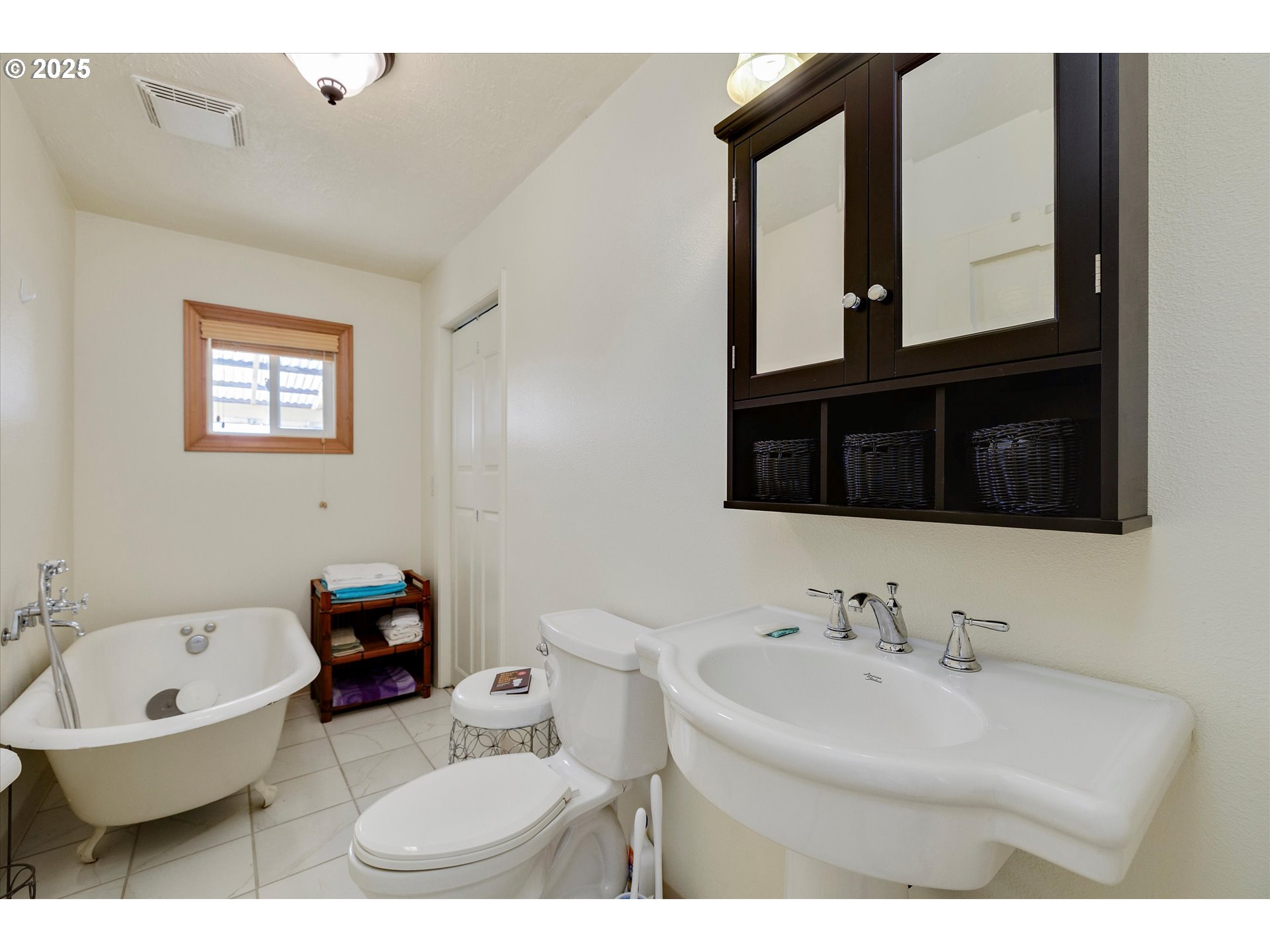 9030 Northwest Pike Road Yamhill, OR 97148 - Photo 23 of 48 Bathroom