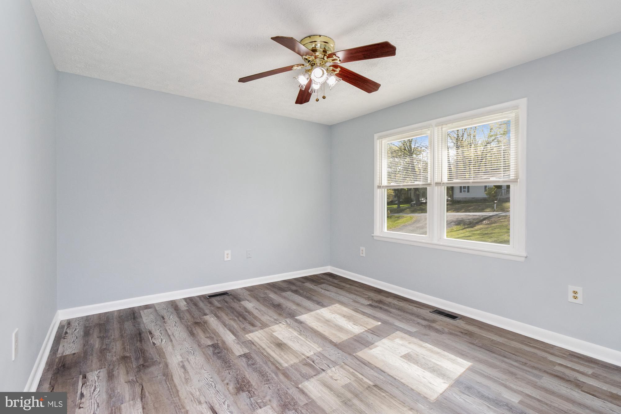 603 Dembytown Road Joppa, MD 21085 - Photo 7 of 39 Sun filled Living room
