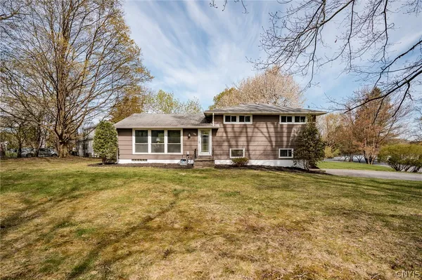 $302,000 | 100 Cutler Drive, Camillus, NY 13219