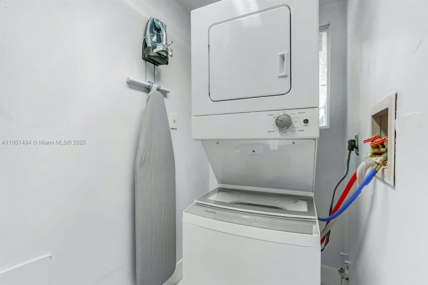 211 Southwest 4 Avenue Hallandale Beach, FL 33009 - Photo 20 of 25 a utility room with dryer and washer