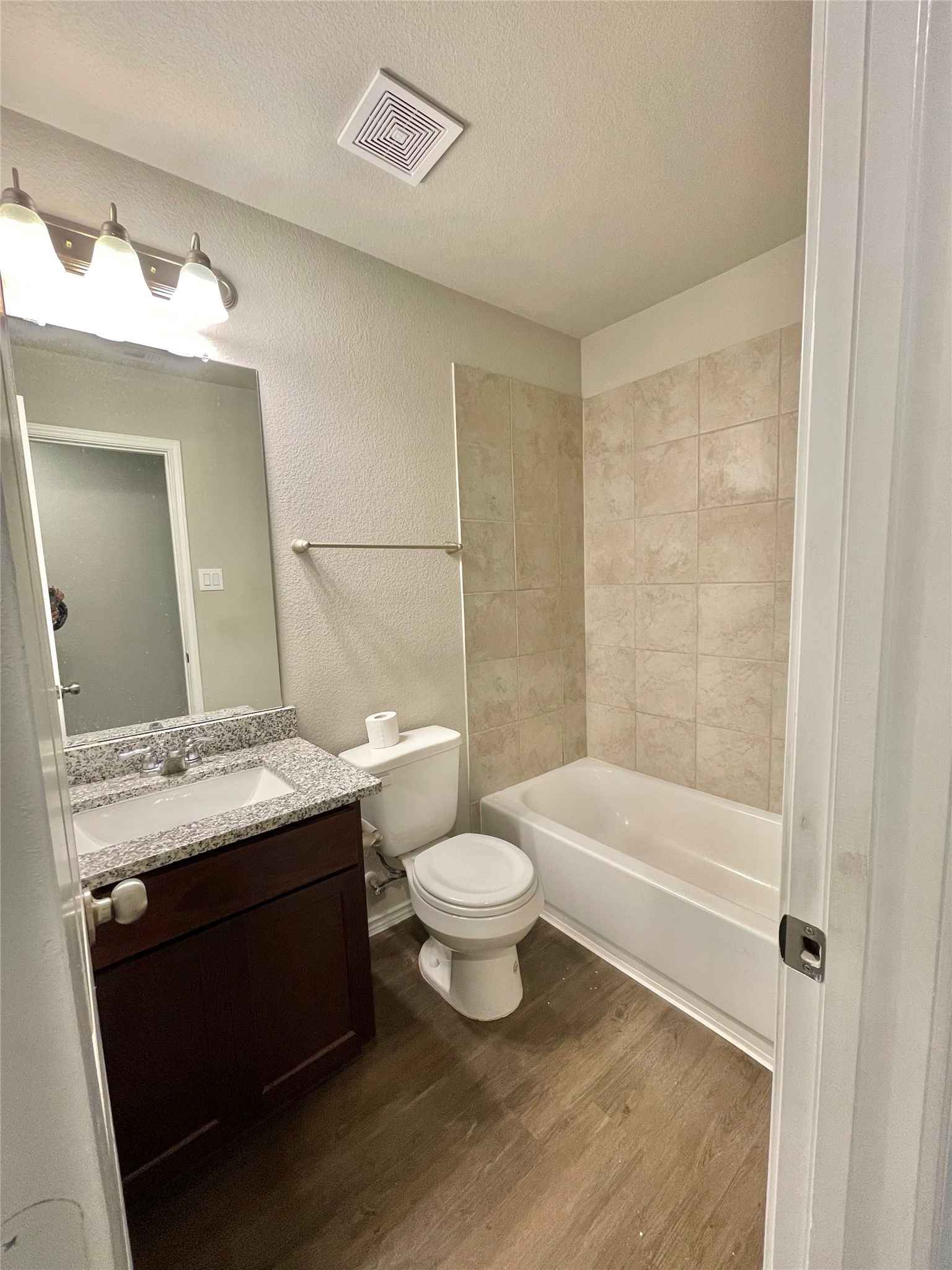 126 East Ash Street Angleton, TX 77515 - Photo 8 of 17