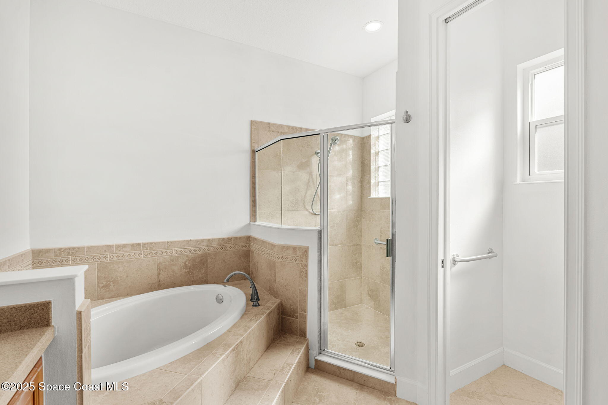 4034 Waterloo Place Melbourne, FL 32940 - Photo 17 of 57 Primary Bath