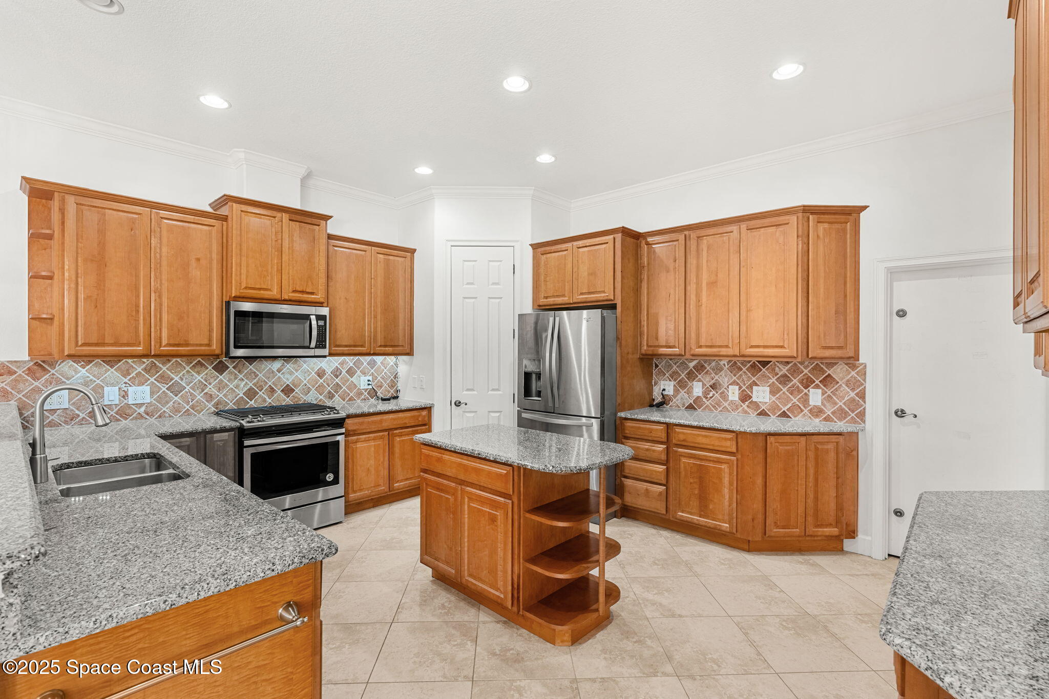 4034 Waterloo Place Melbourne, FL 32940 - Photo 23 of 57 Kitchen with Island
