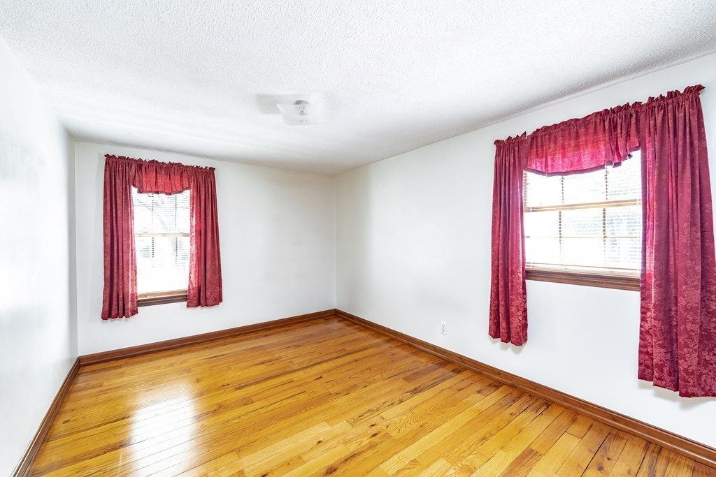 72 Donbray Road Springfield, MA 01119 - Photo 13 of 40