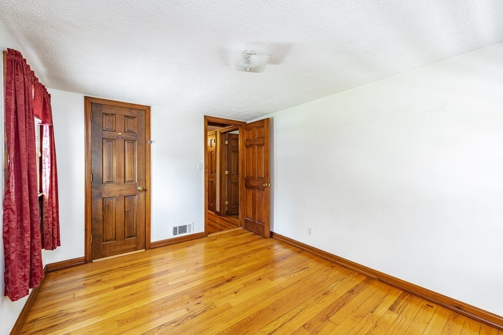 72 Donbray Road Springfield, MA 01119 - Photo 14 of 40