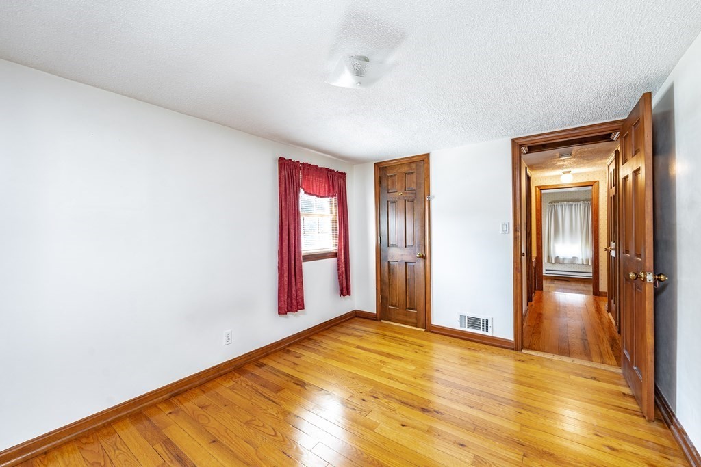 72 Donbray Road Springfield, MA 01119 - Photo 15 of 40