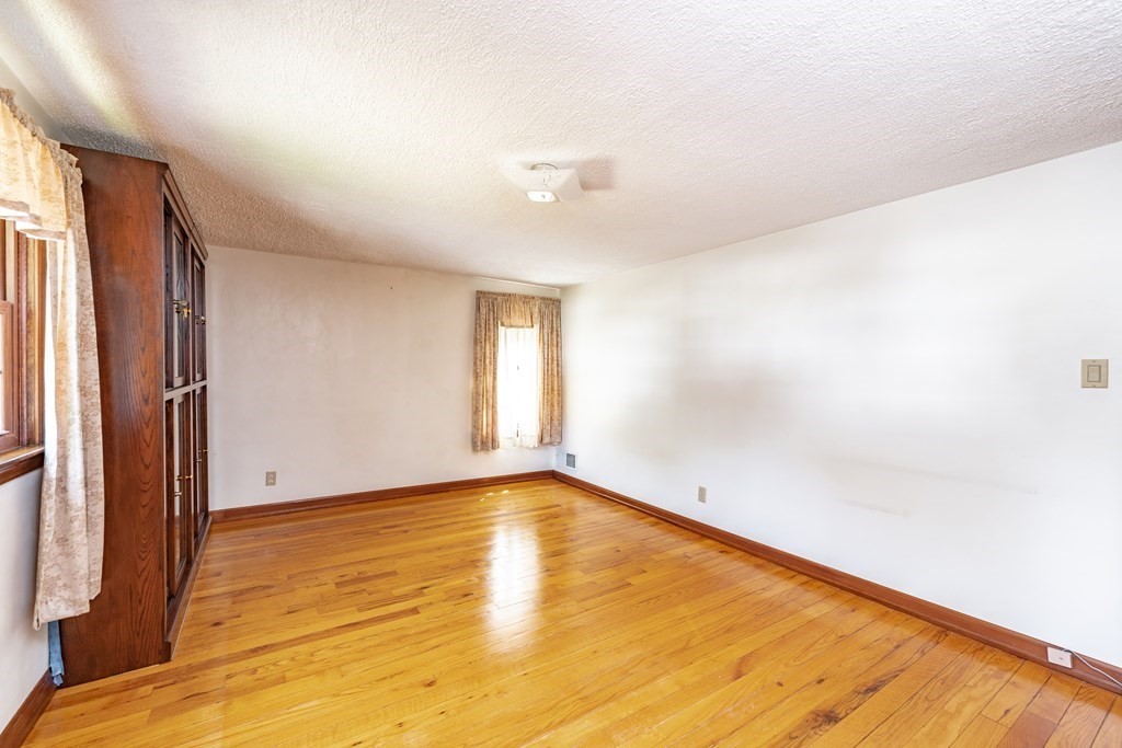 72 Donbray Road Springfield, MA 01119 - Photo 27 of 40