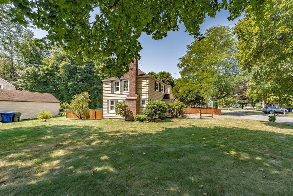 72 Donbray Road Springfield, MA 01119 - Photo 3 of 40