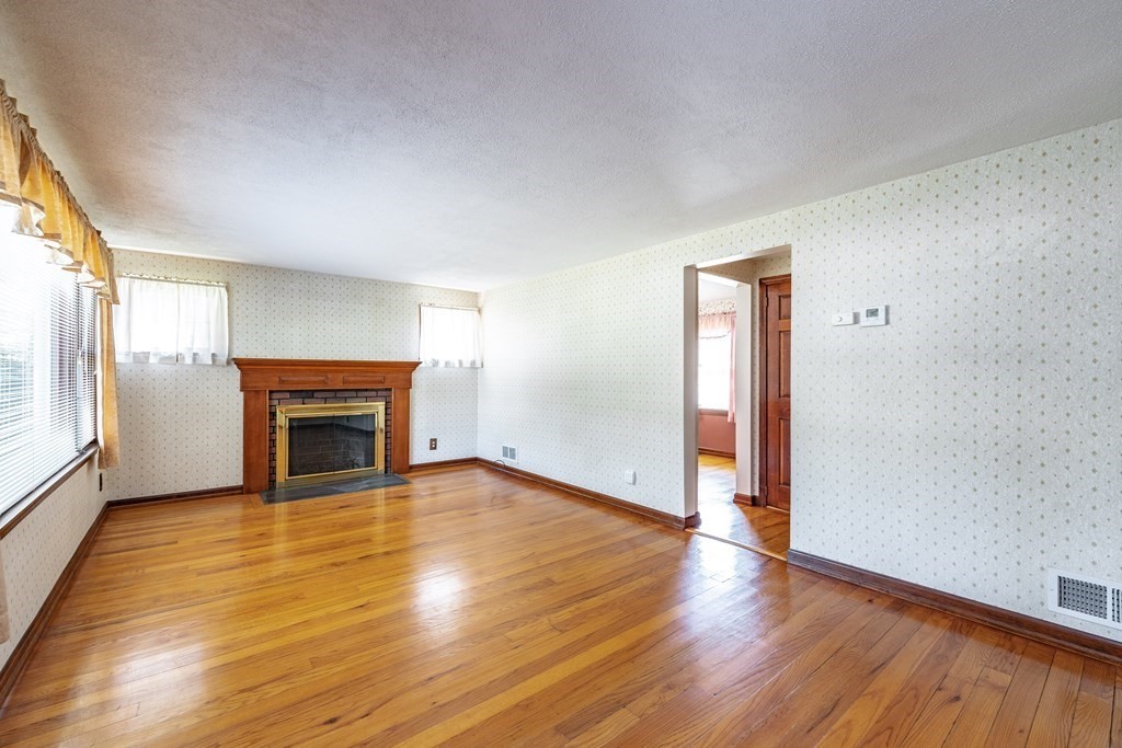 72 Donbray Road Springfield, MA 01119 - Photo 8 of 40