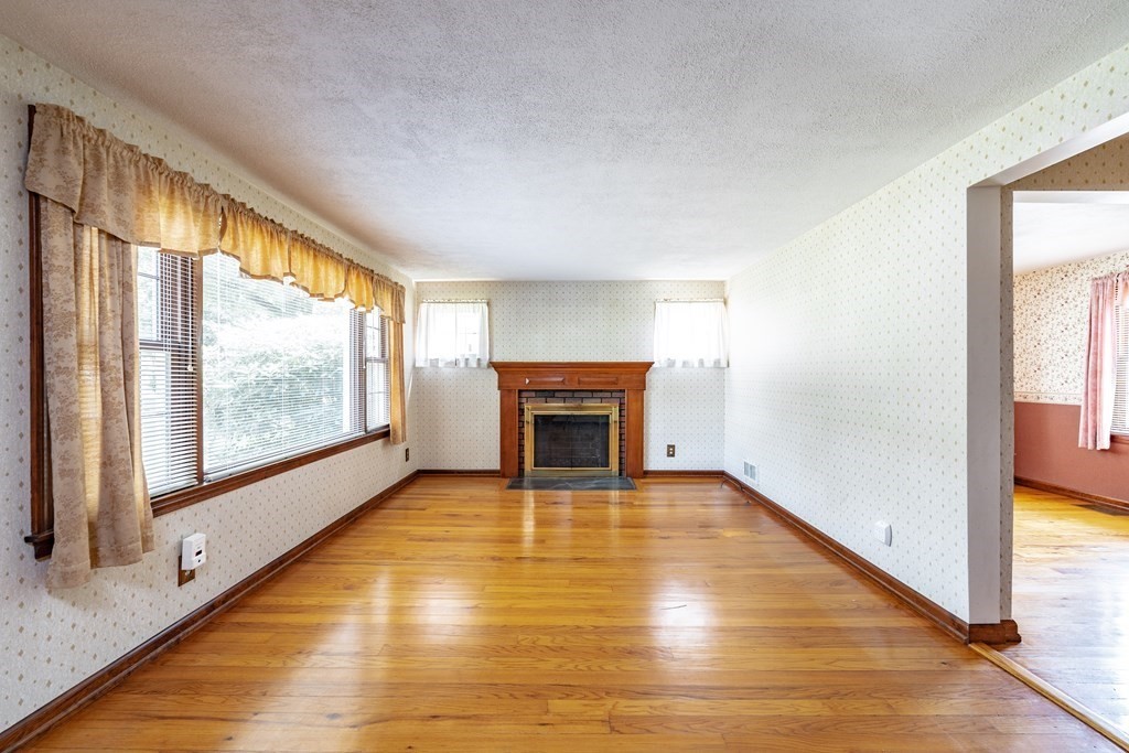 72 Donbray Road Springfield, MA 01119 - Photo 9 of 40