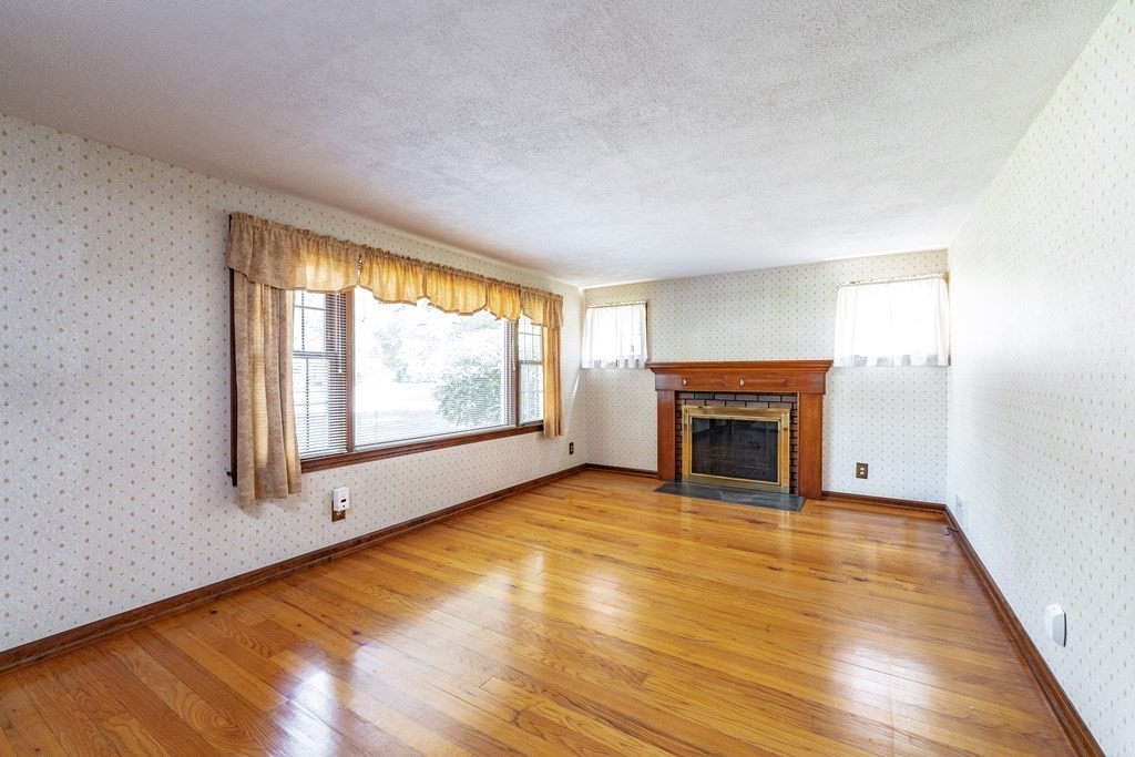 72 Donbray Road Springfield, MA 01119 - Photo 10 of 40