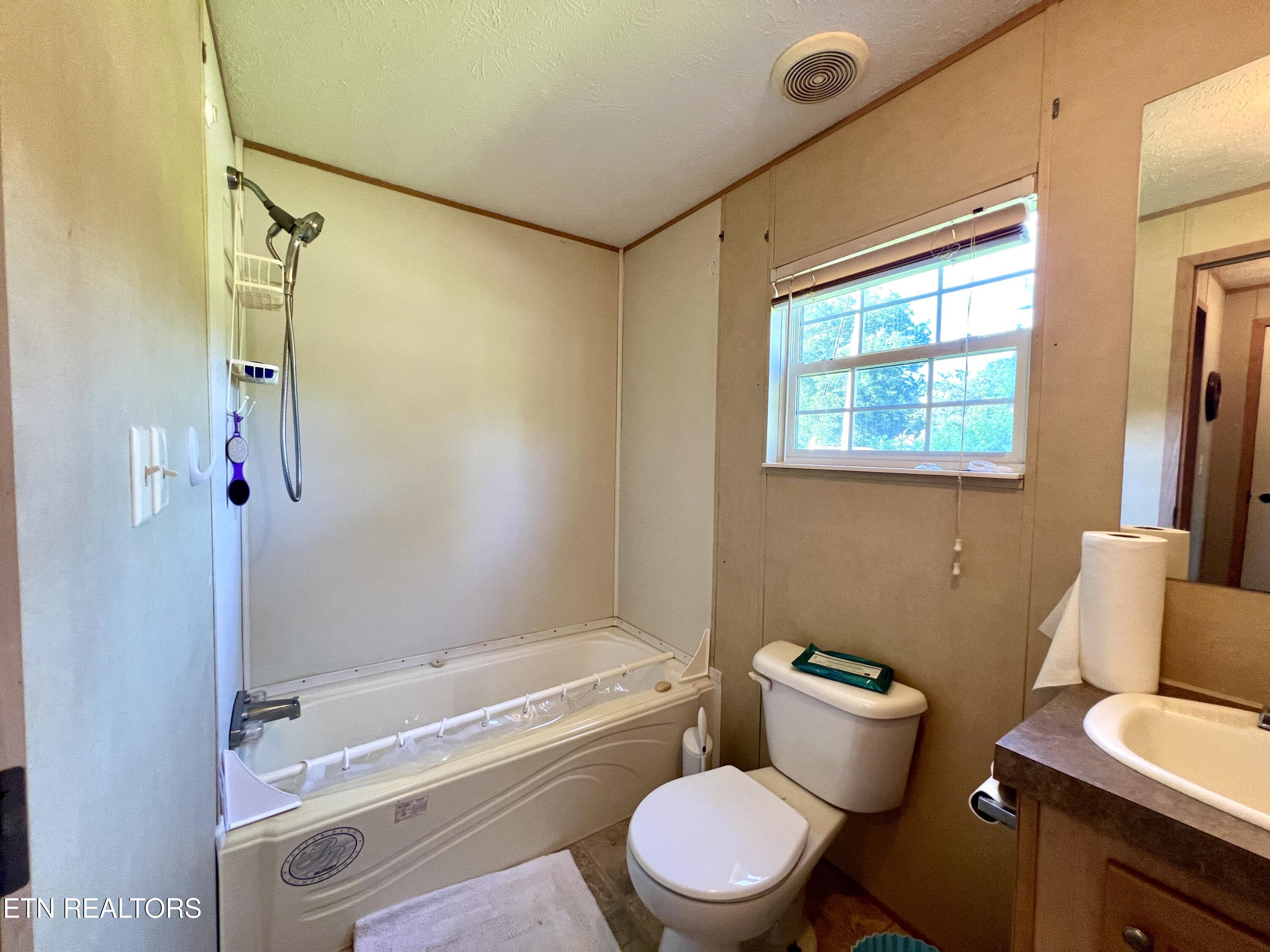 1228 Evans Valley Road Newport, TN 37821 - Photo 6 of 30 20260701_215749576_iOS